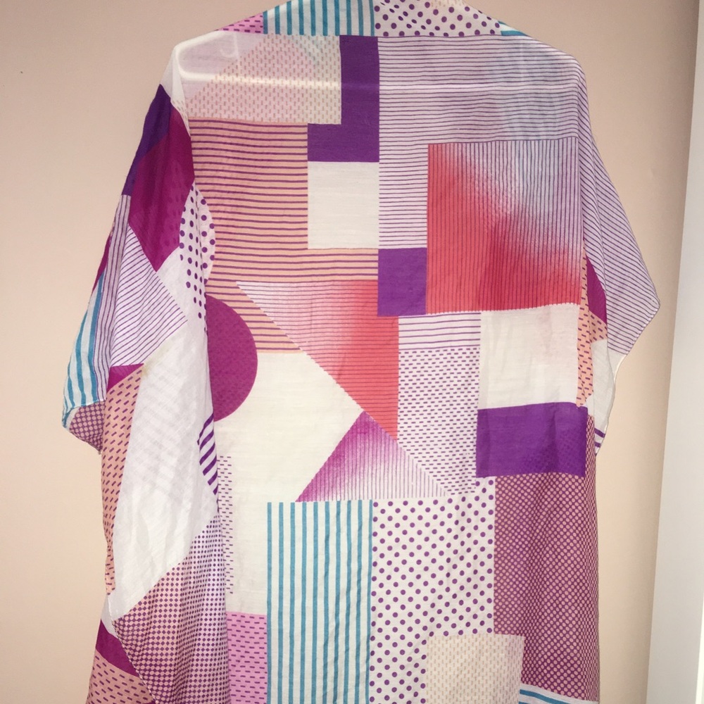 Patterned square scarf - Picture 5 of 5